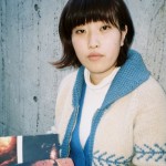 1993年生まれが、世代をつなぐ。24歳の写真家、小林真梨子が「普通を疑う同い年」をかき集めた意図